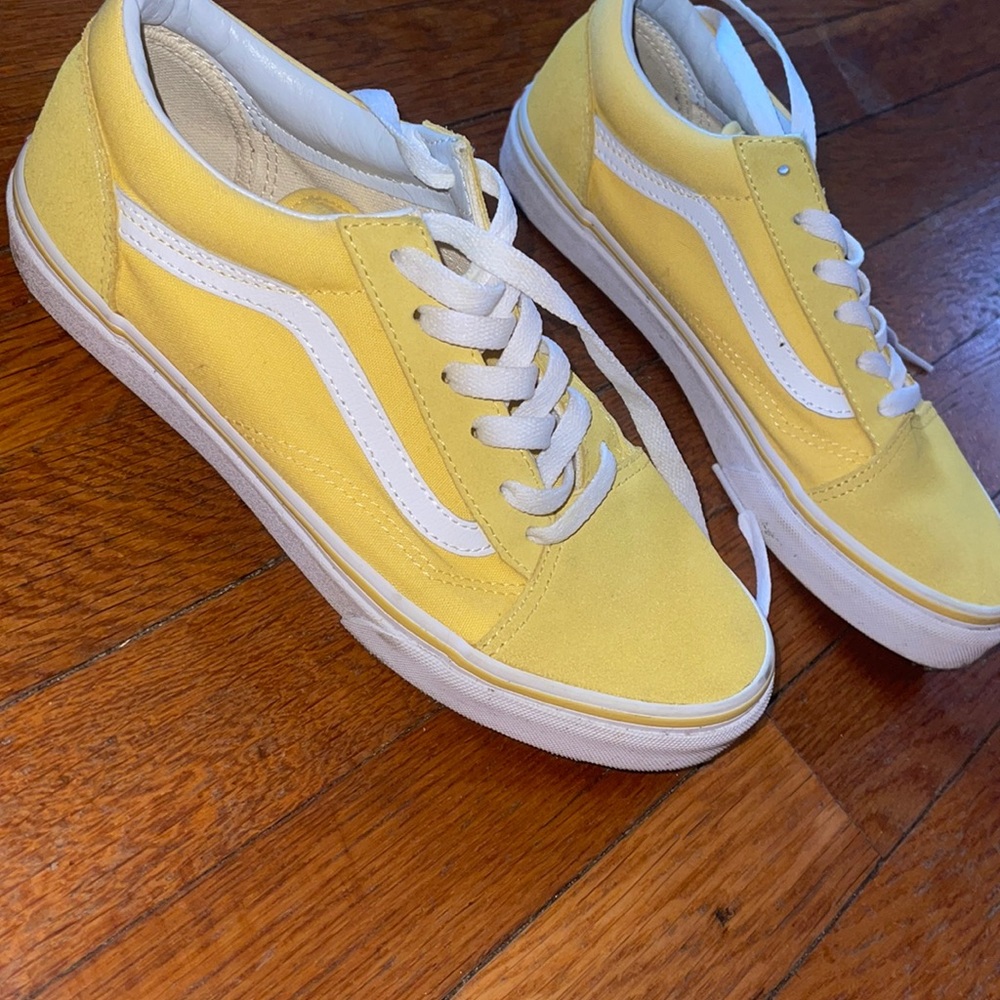 Yellow & white vans size 6 in kids